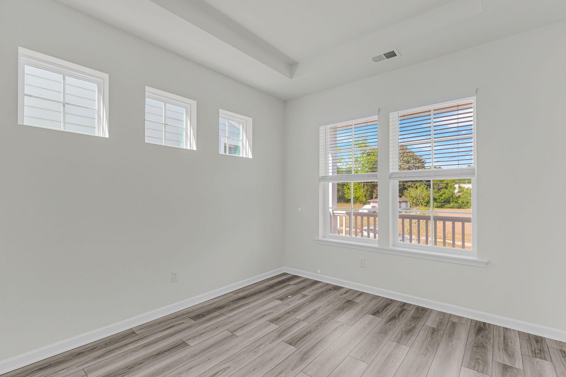 4420 Oakwood Avenue Photo 14