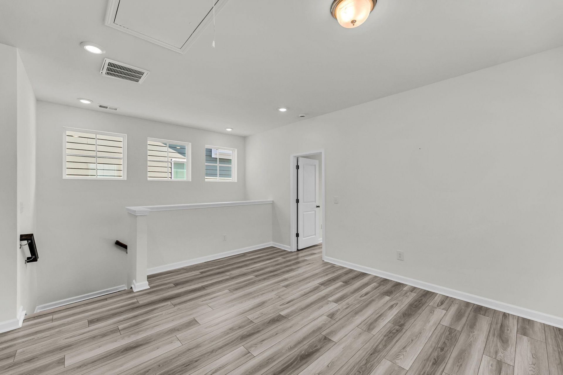4420 Oakwood Avenue Photo 15