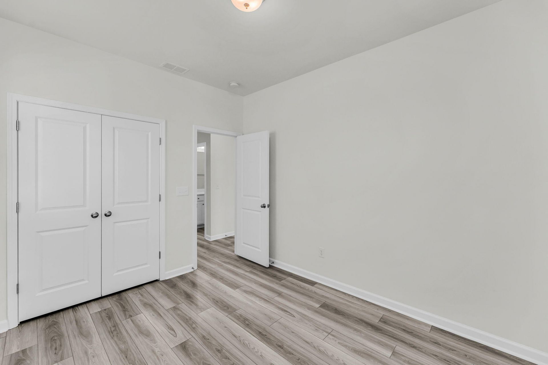 4420 Oakwood Avenue Photo 16