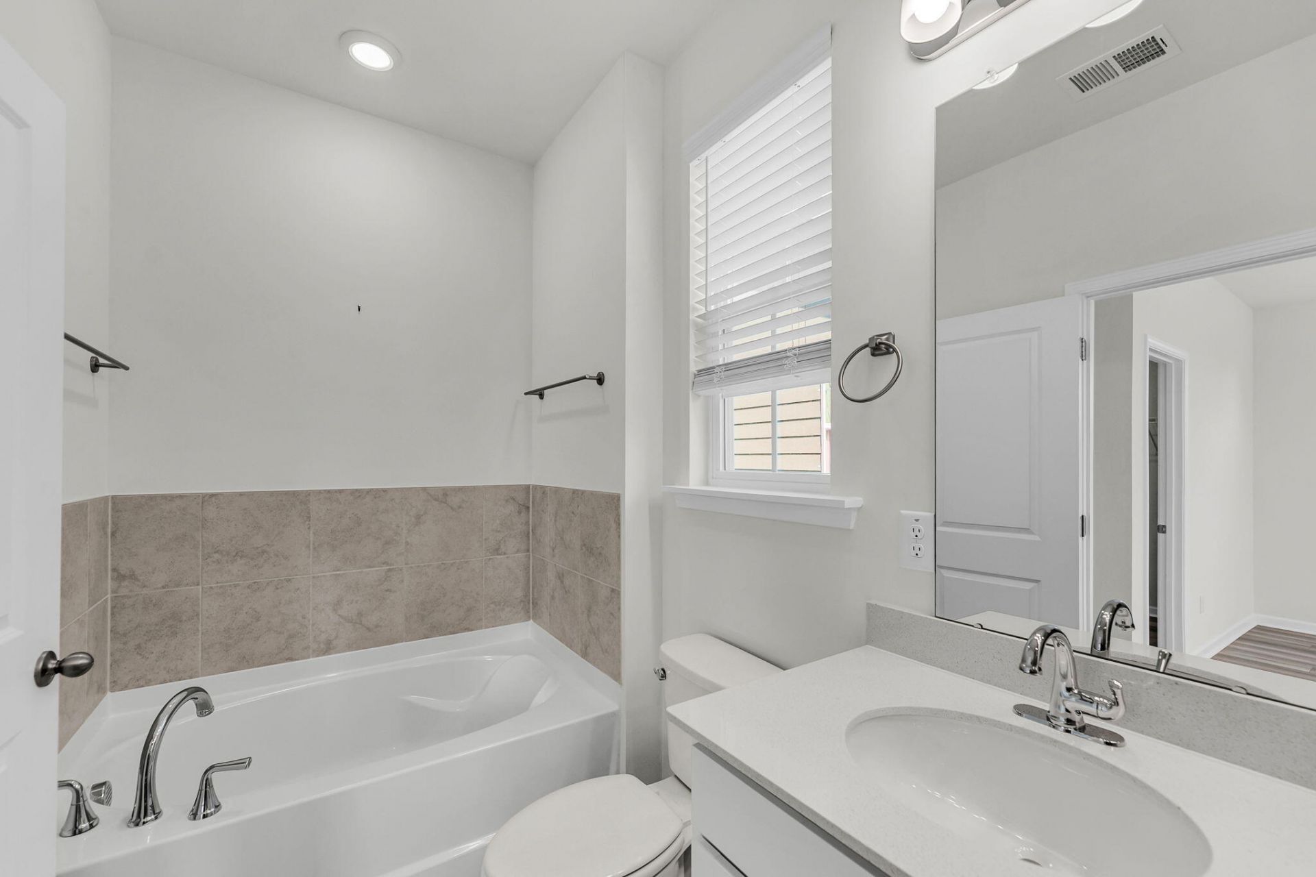 4420 Oakwood Avenue Photo 19