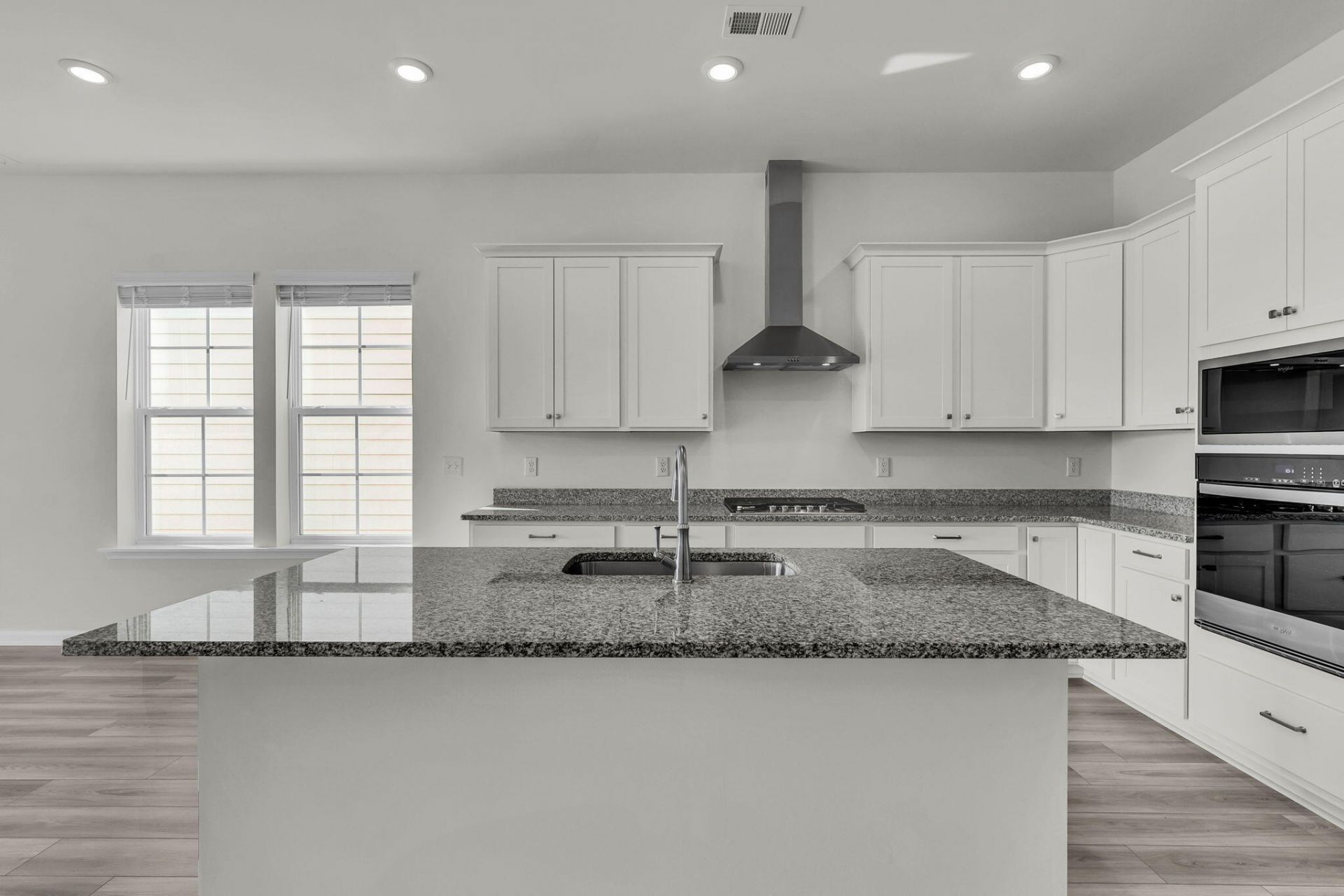 4420 Oakwood Avenue Photo 4