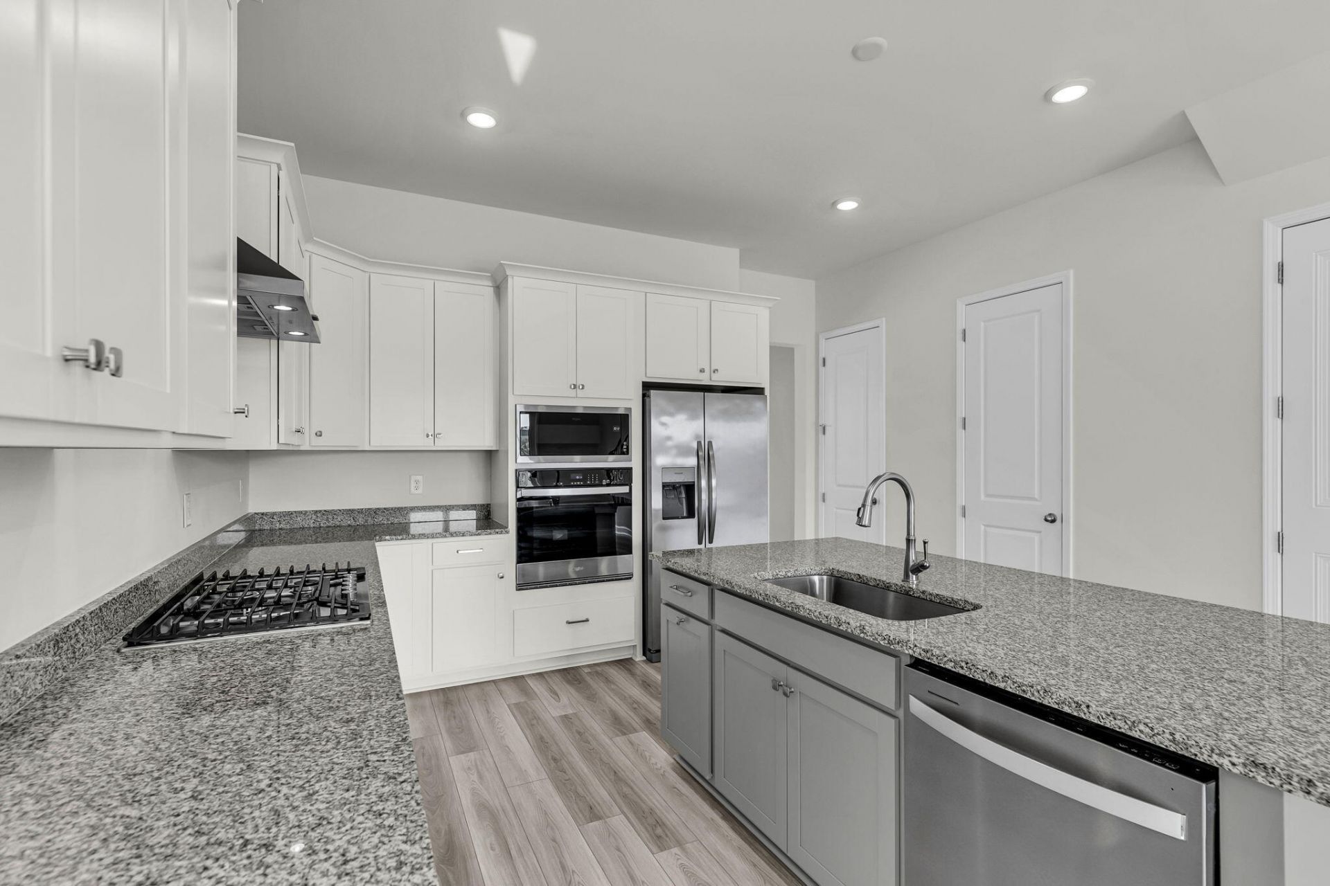 4420 Oakwood Avenue Photo 6