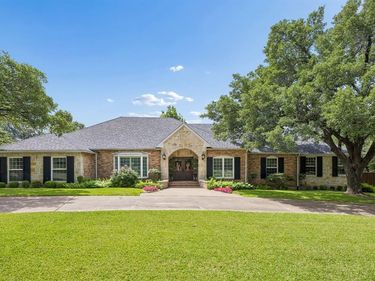 6828 Meadowcreek Drive, Dallas, TX 75254