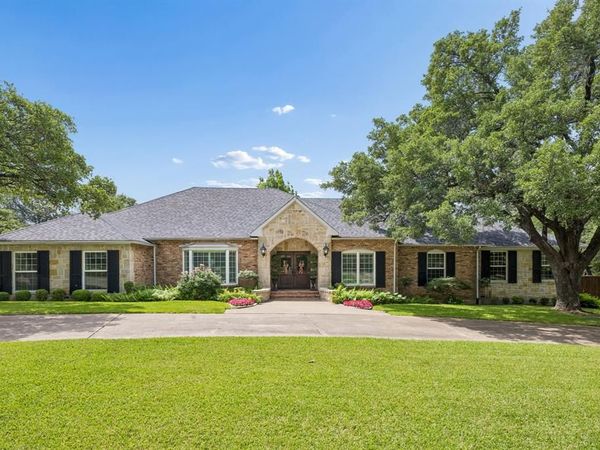 6828 Meadowcreek Drive, Dallas, TX 75254
