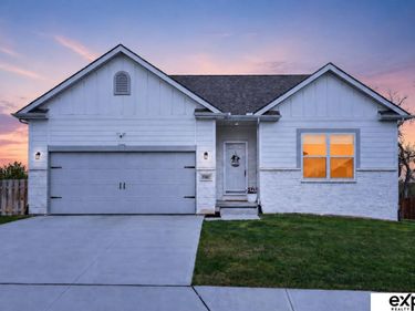 20882 Camelback Avenue, Gretna, NE 68028