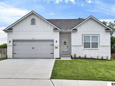 20882 Camelback Avenue, Gretna, NE 68028