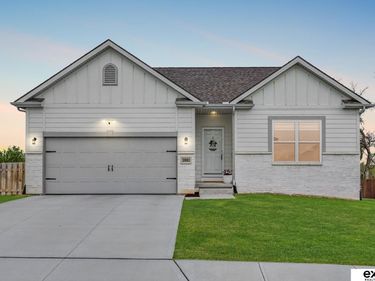 20882 Camelback Avenue, Gretna, NE 68028