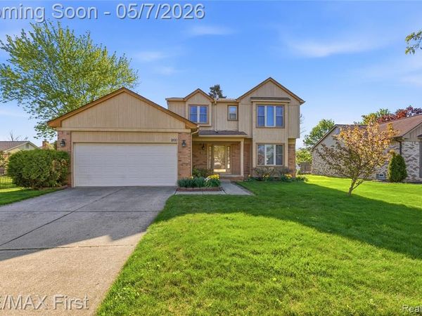 1800 Hillman Drive, Troy, MI 48083