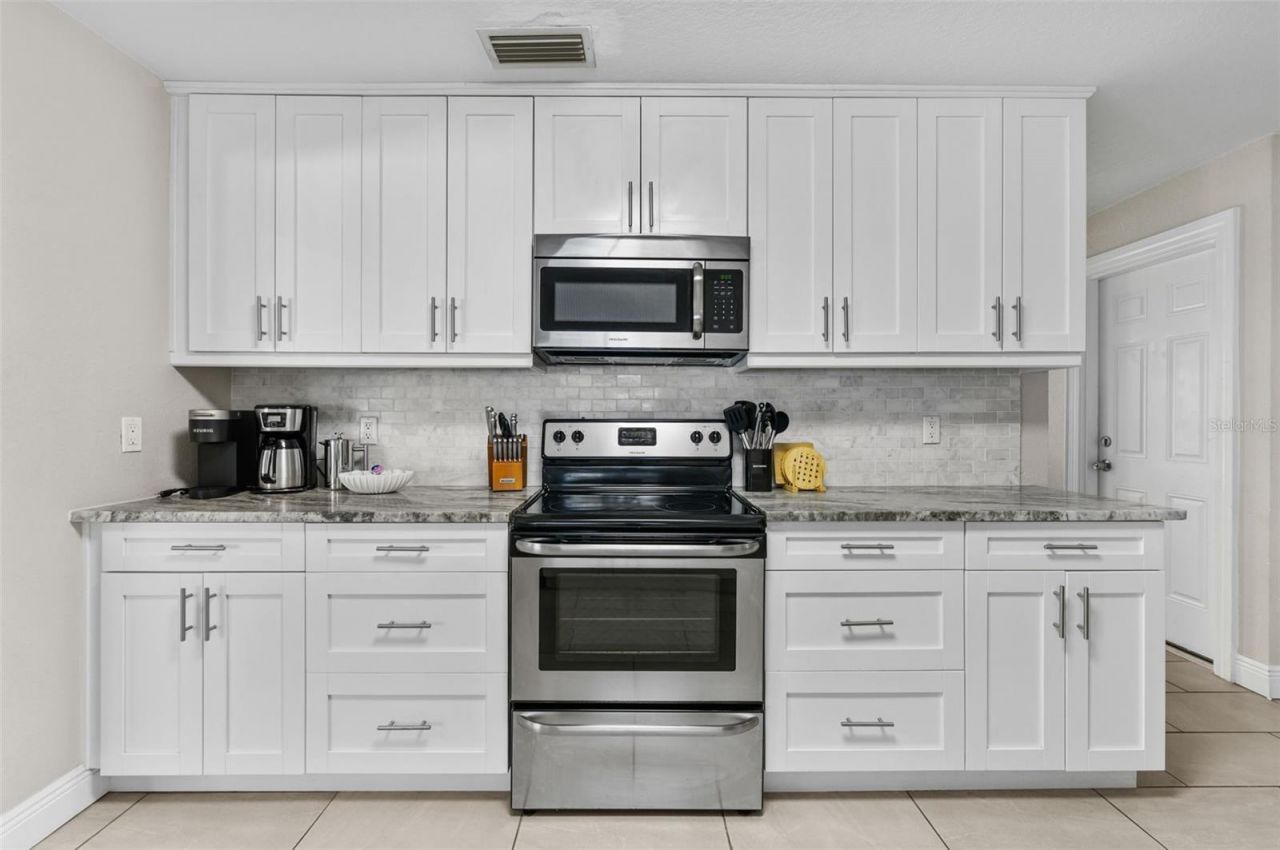 10656 Frances Lane, Largo, FL 33774 Photo