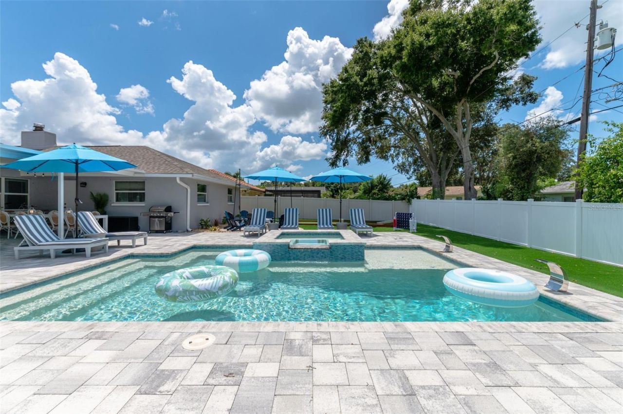 10656 Frances Lane, Largo, FL 33774 Photo
