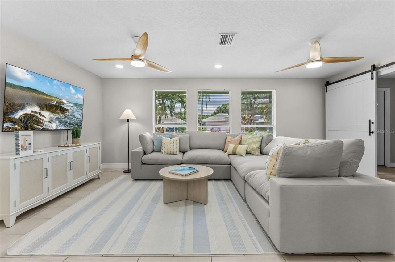 10656 Frances Lane, Largo, FL 33774 Photo