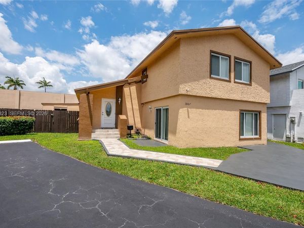 1007 NW 106th Ave Cir , Miami, FL 33172