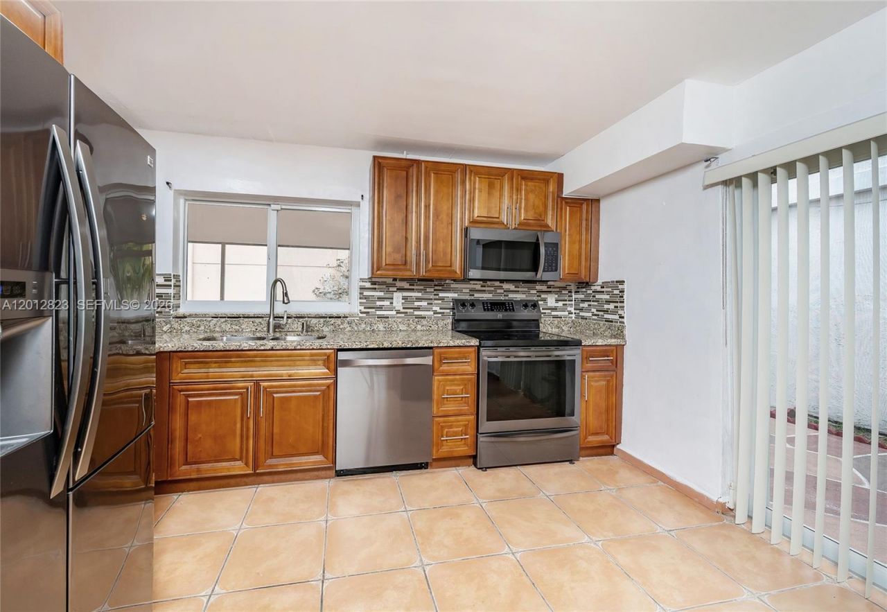 1007 NW 106th Ave Cir, Miami, FL 33172 Photo