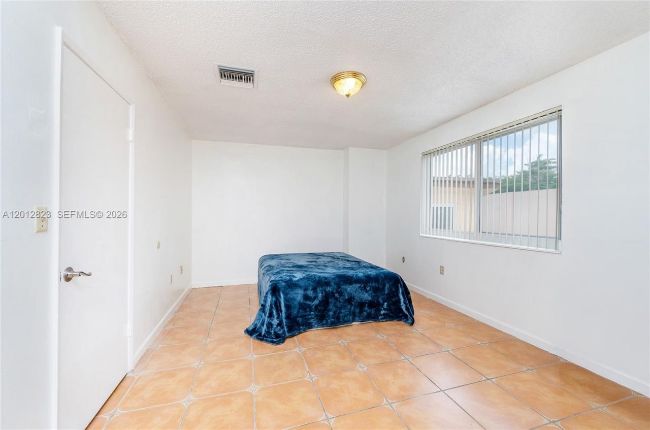 1007 NW 106th Ave Cir, Miami, FL 33172 Photo