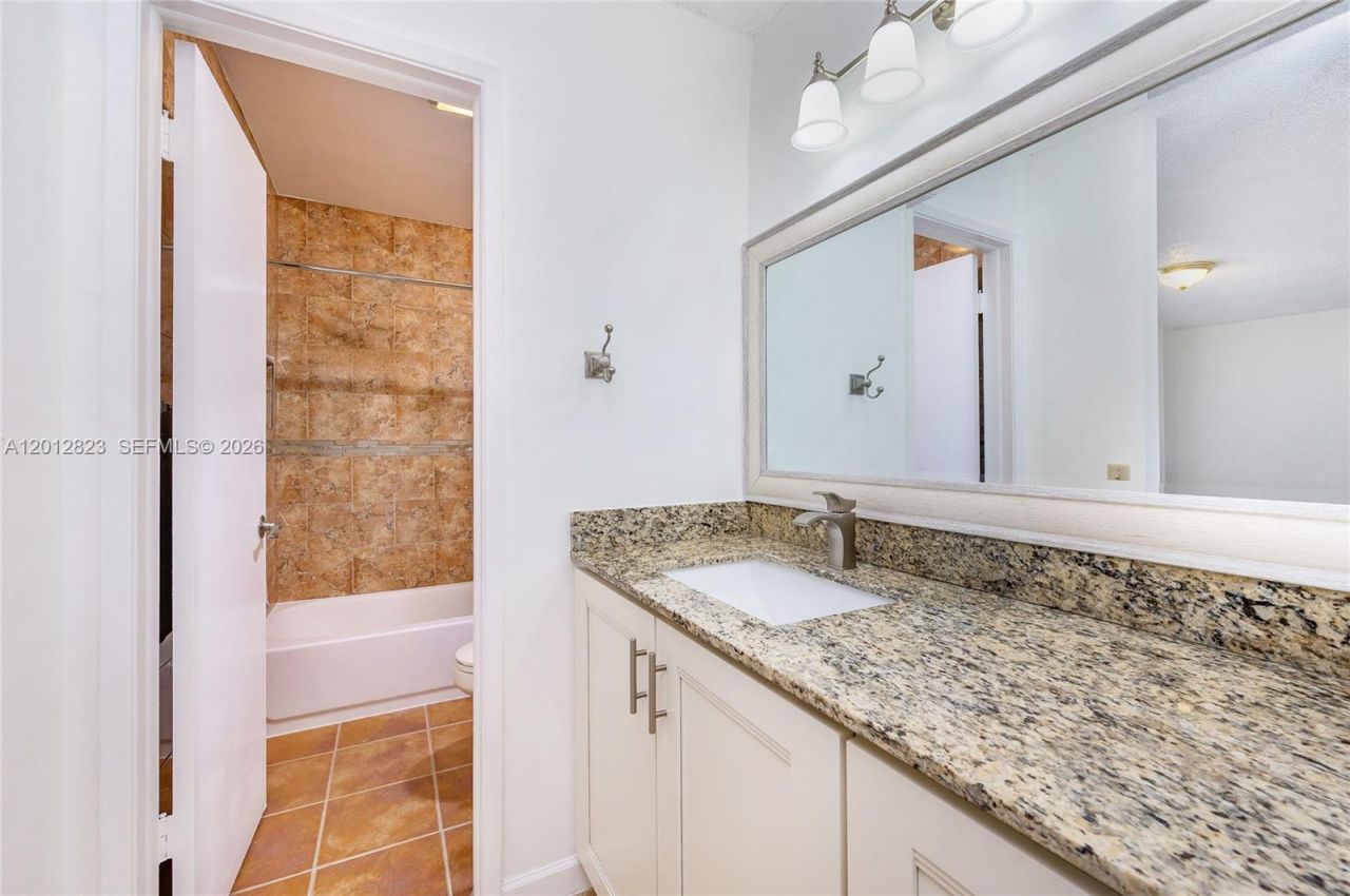 1007 NW 106th Ave Cir, Miami, FL 33172 Photo