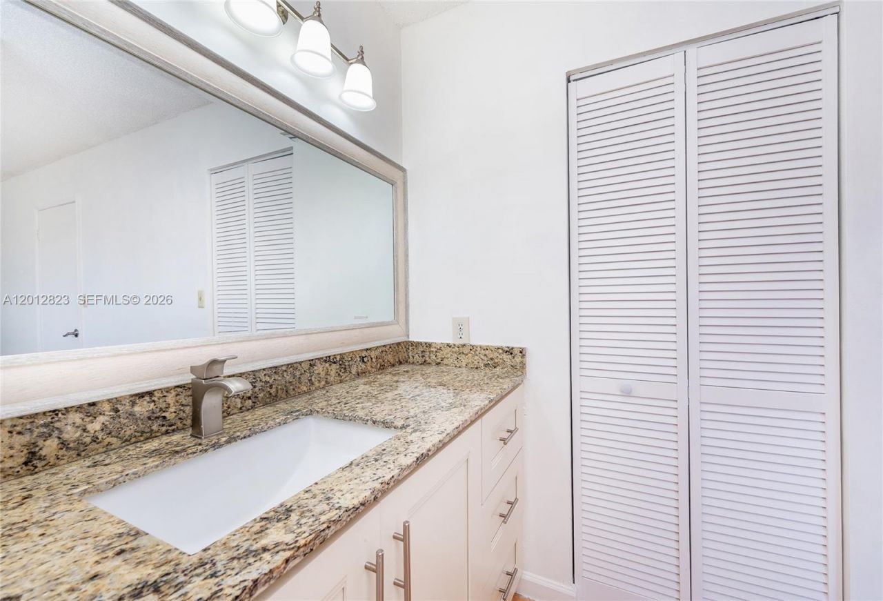1007 NW 106th Ave Cir, Miami, FL 33172 Photo