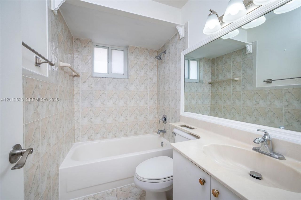 1007 NW 106th Ave Cir, Miami, FL 33172 Photo