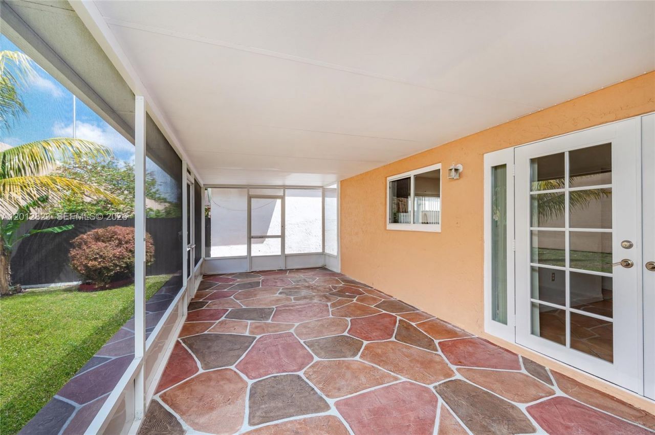 1007 NW 106th Ave Cir, Miami, FL 33172 Photo