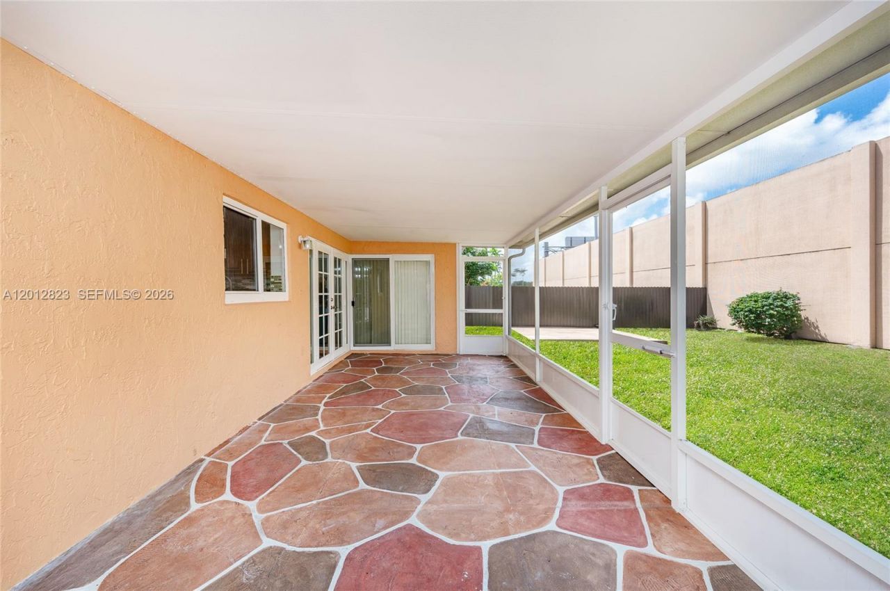 1007 NW 106th Ave Cir, Miami, FL 33172 Photo