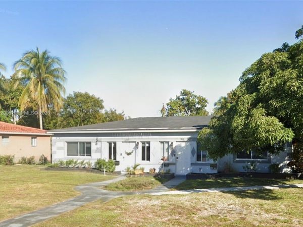 365 NW 103rd St, Unit 365, Miami, FL 33150