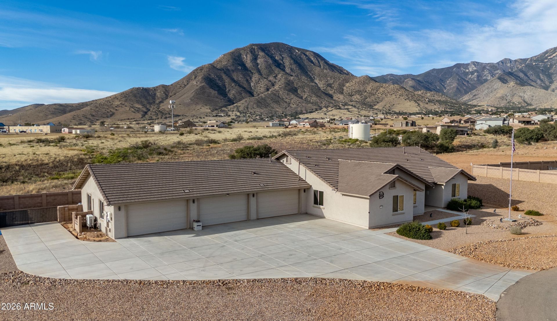 10122 S Vaquero Lane, Hereford, AZ 85615 Main Photo
