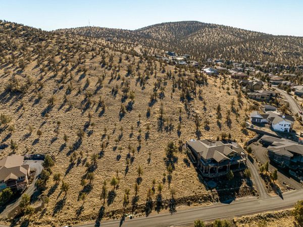 904 Highland View Loop, Redmond, OR 97756