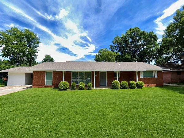 306 Line Drive, Gainesville, TX 76240