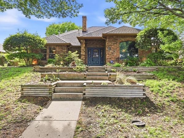 613 Deer Creek Drive, DeSoto, TX 75115