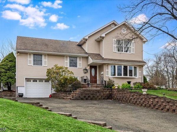 40 Catherine Ct, Cedar Grove, NJ 07009