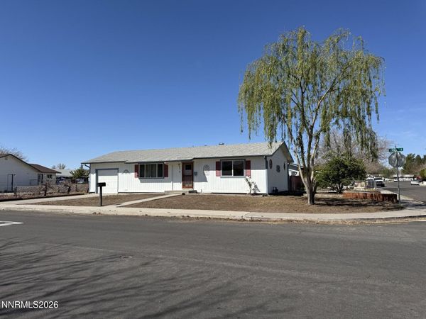 831 Sunset Drive, Fallon, NV 89406