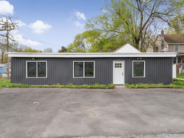 637 Violet Avenue , Hyde Park, NY 12538