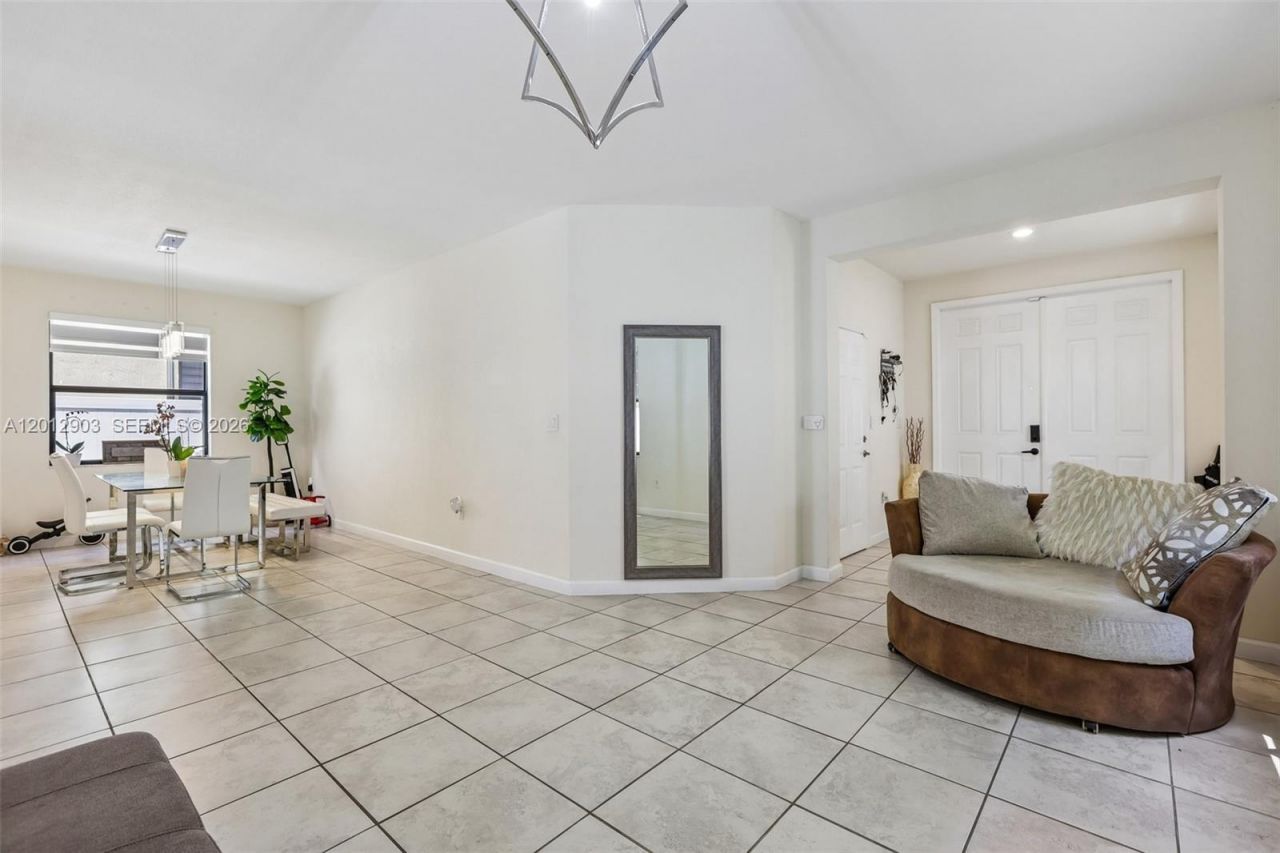 10594 W 35th Ln, Hialeah, FL 33018 Photo