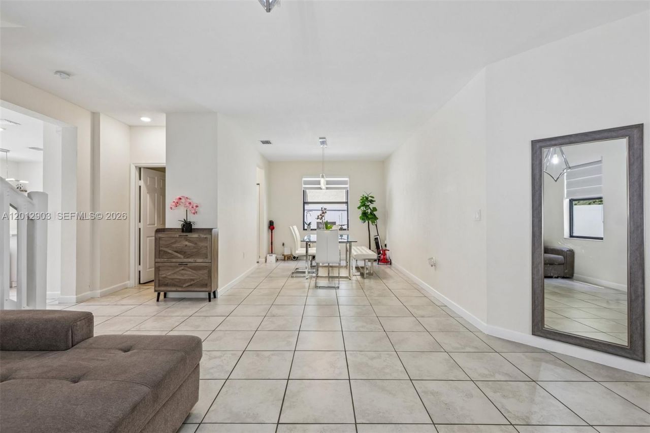10594 W 35th Ln, Hialeah, FL 33018 Photo