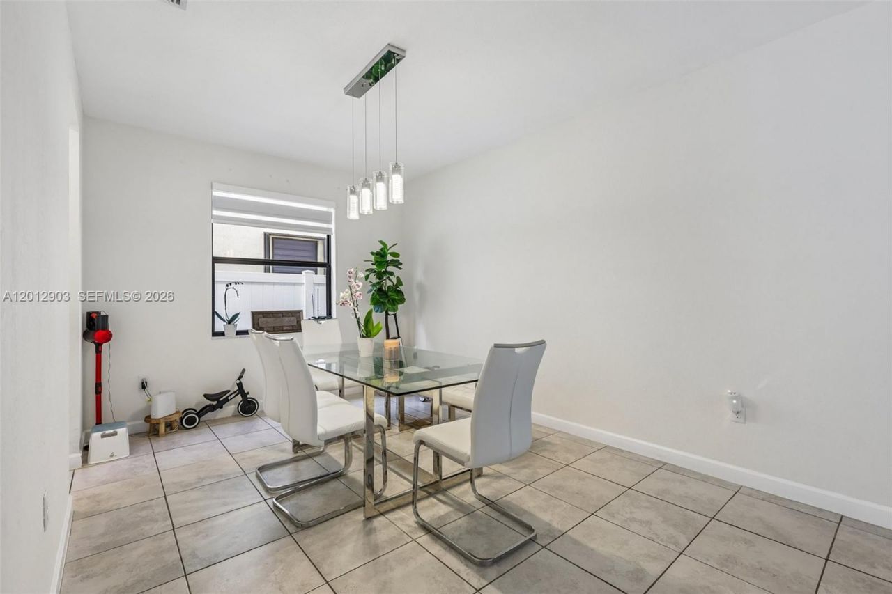 10594 W 35th Ln, Hialeah, FL 33018 Photo