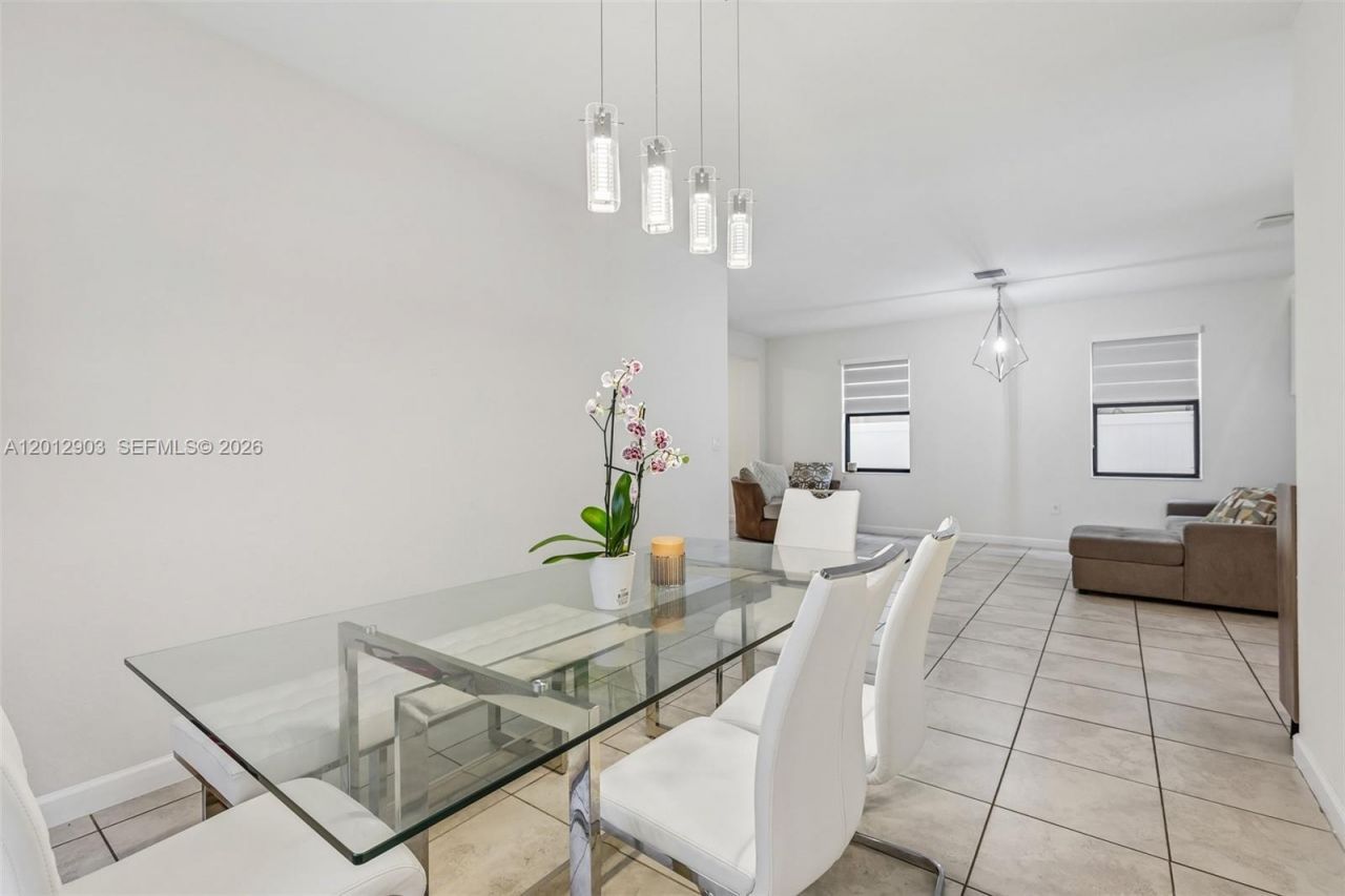10594 W 35th Ln, Hialeah, FL 33018 Photo