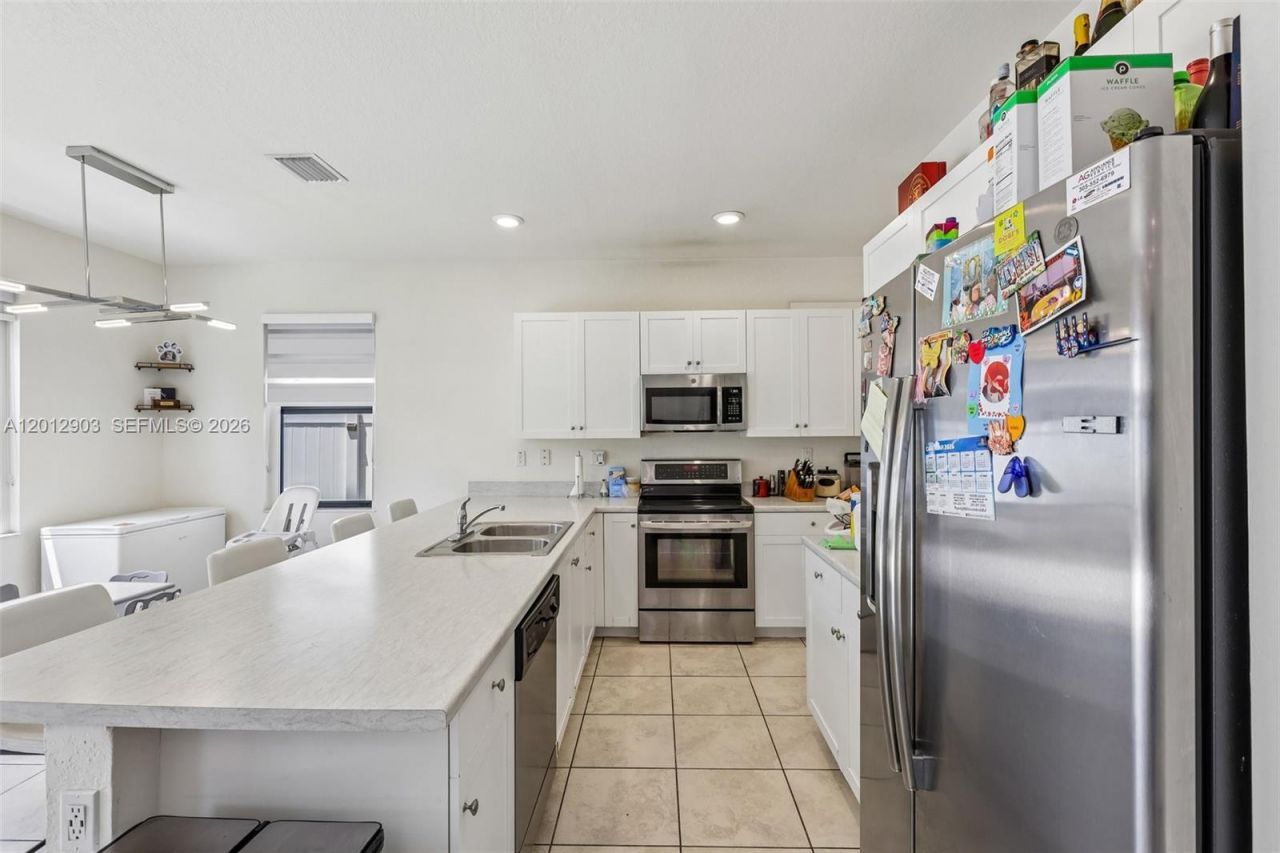 10594 W 35th Ln, Hialeah, FL 33018 Photo
