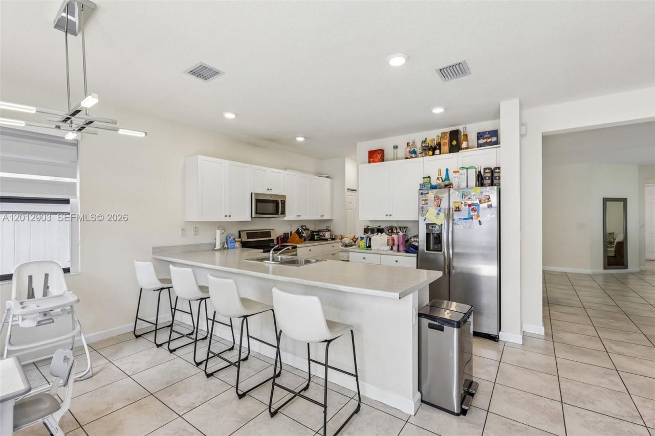 10594 W 35th Ln, Hialeah, FL 33018 Photo