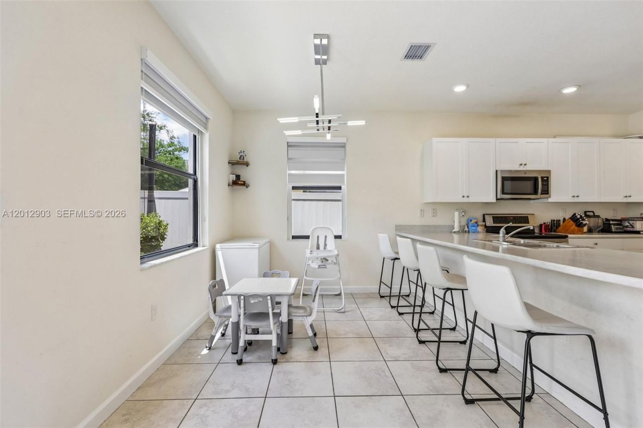 10594 W 35th Ln, Hialeah, FL 33018 Photo