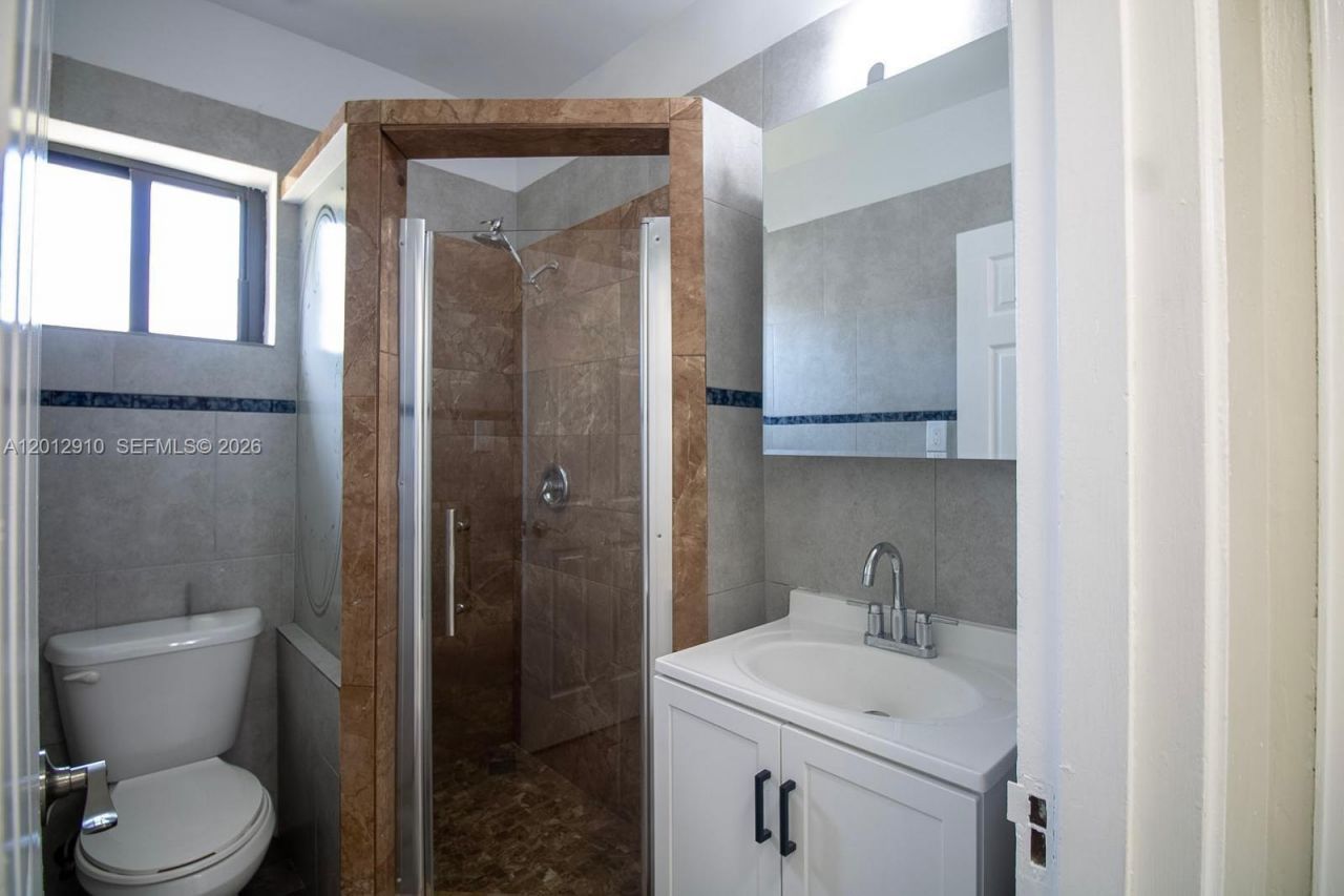 5860 SW 9th St, Unit A, West Miami, FL 33144 Photo