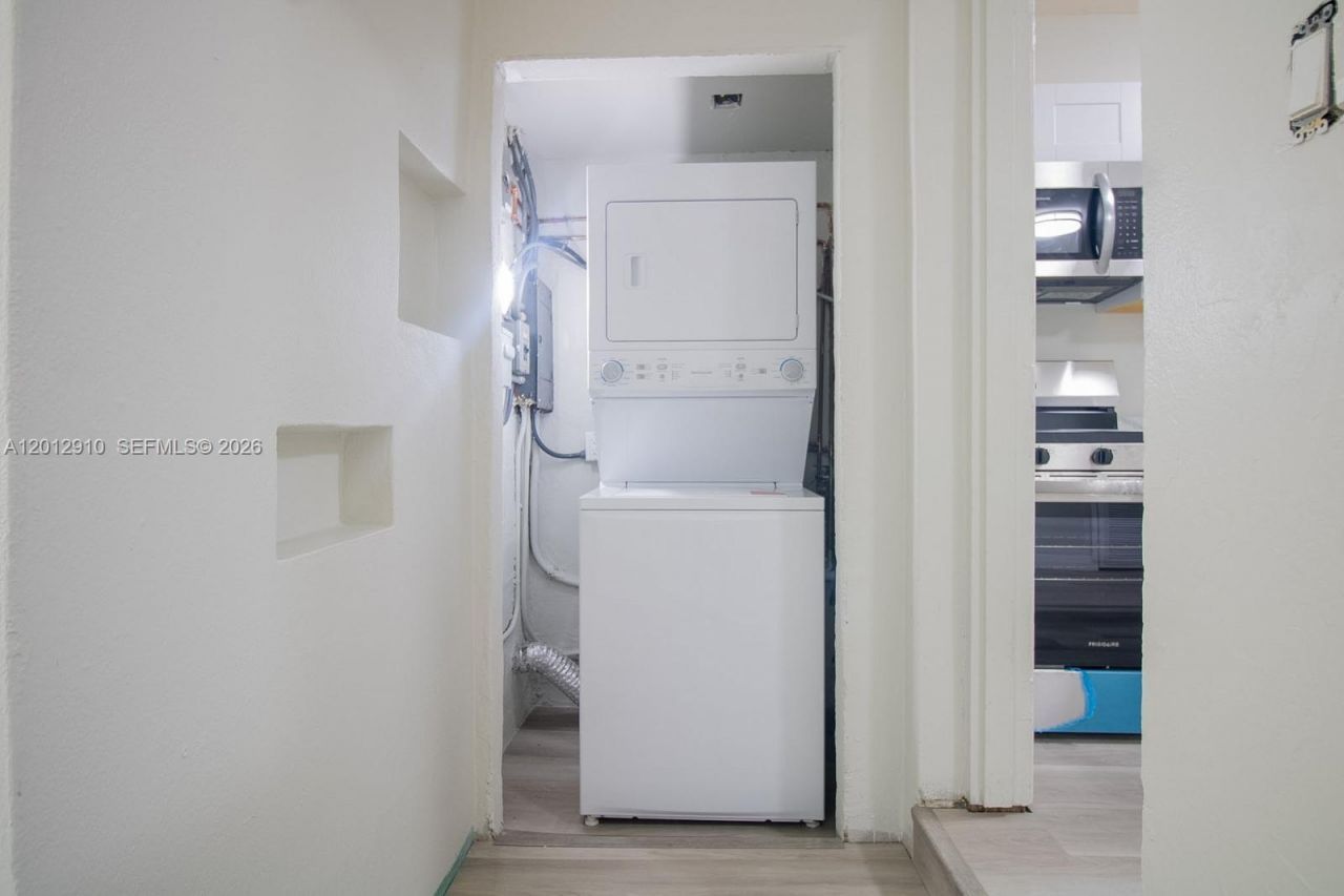 5860 SW 9th St, Unit A, West Miami, FL 33144 Photo