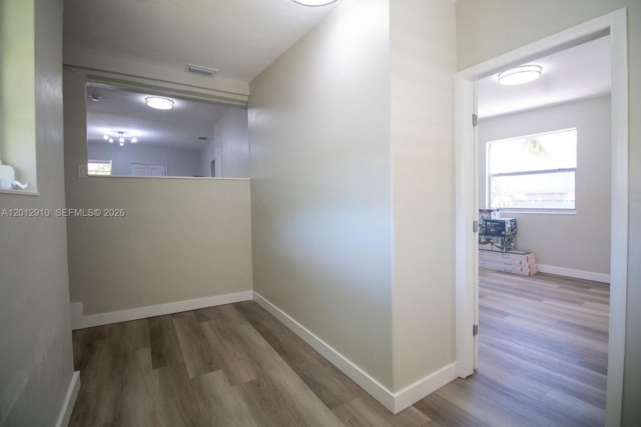 5860 SW 9th St, Unit A, West Miami, FL 33144 Photo