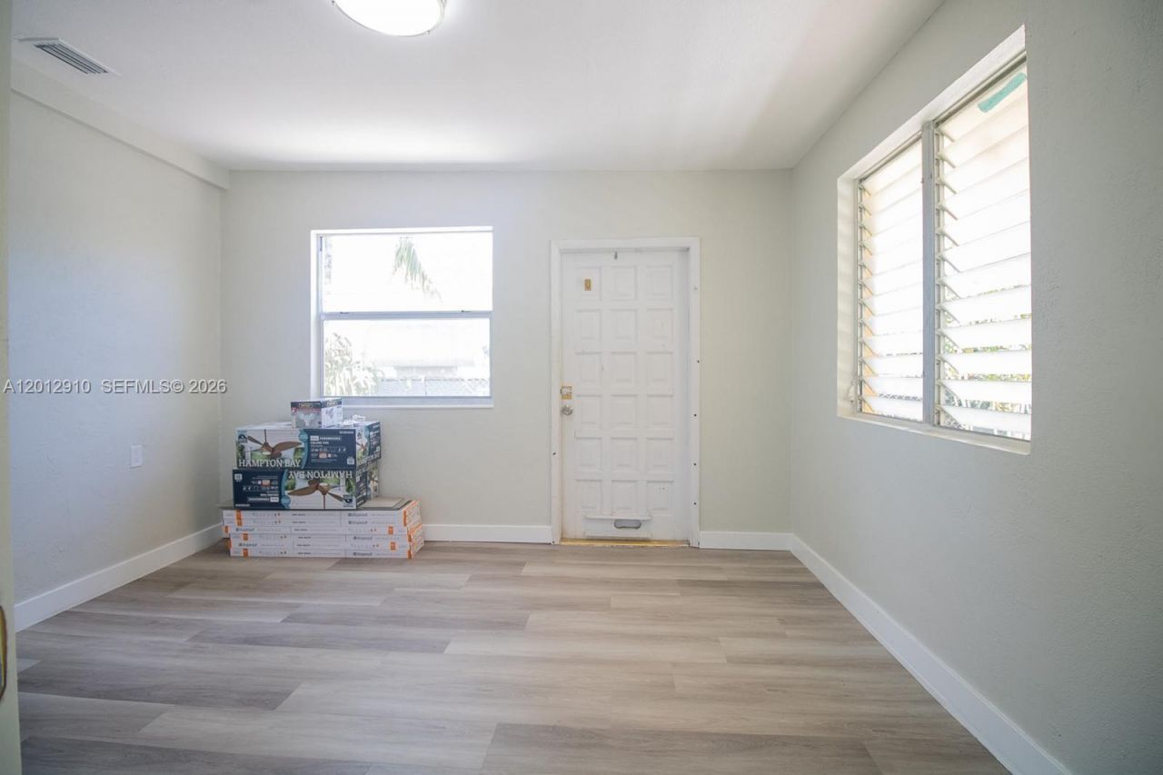 5860 SW 9th St, Unit A, West Miami, FL 33144 Photo