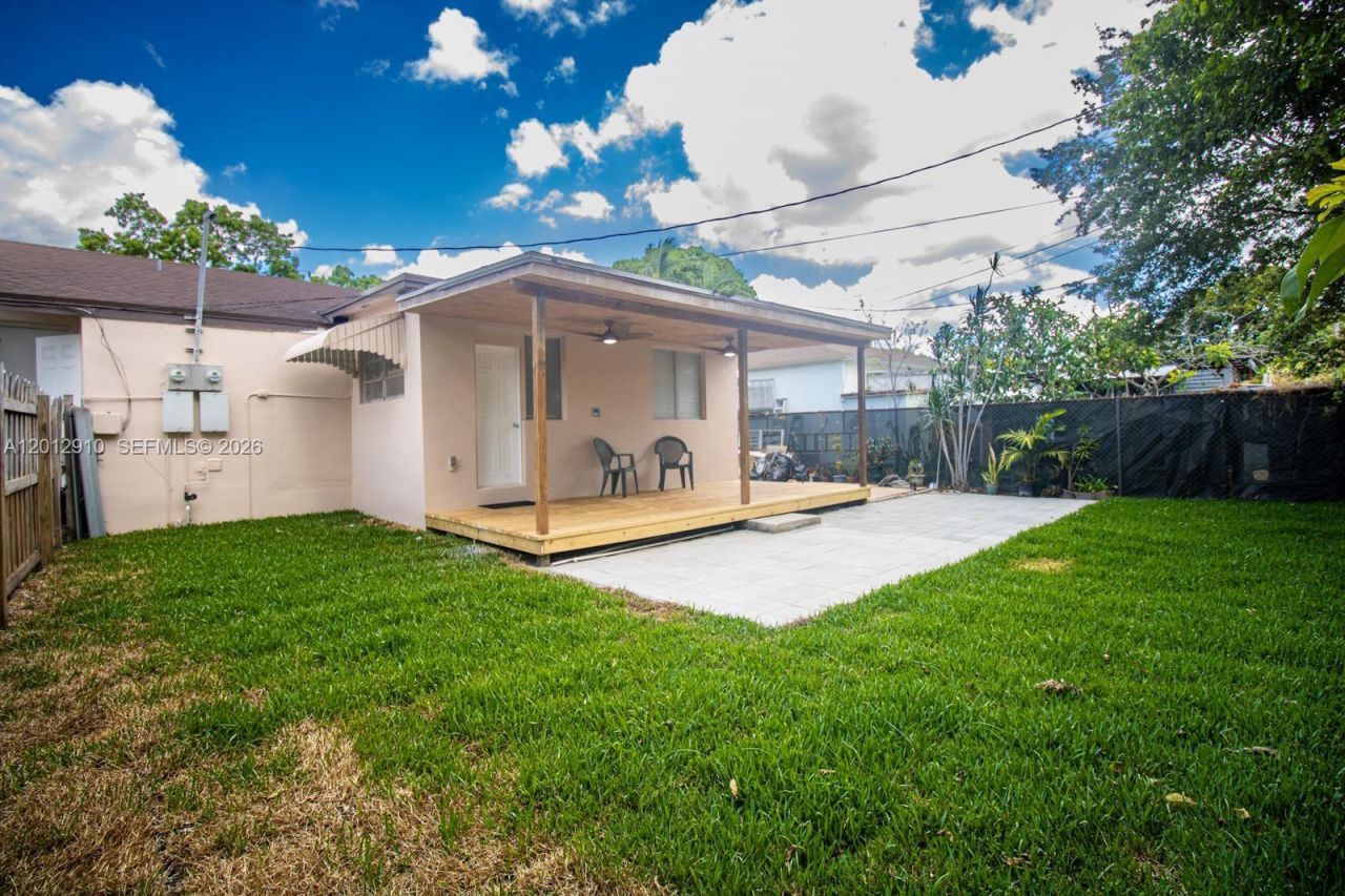 5860 SW 9th St, Unit A, West Miami, FL 33144 Photo