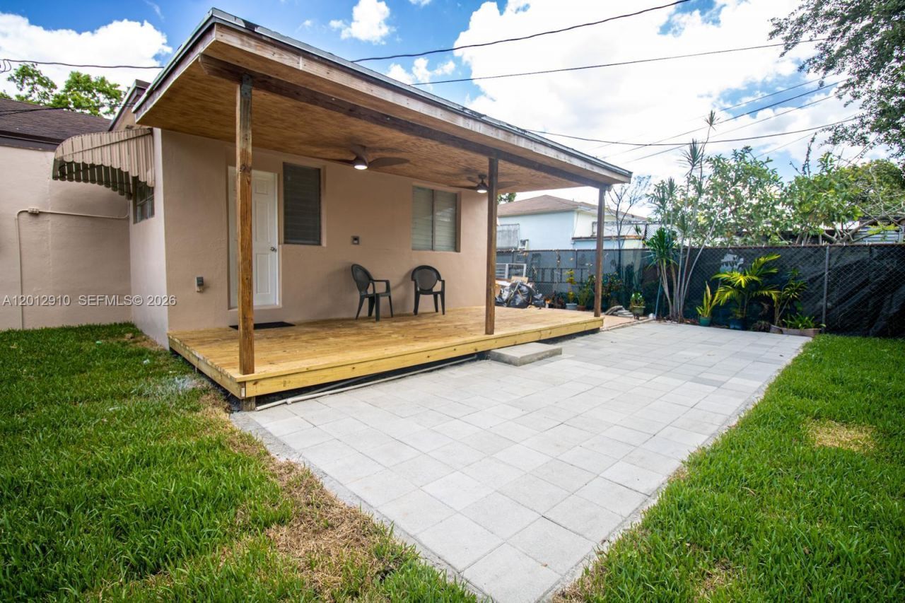 5860 SW 9th St, Unit A, West Miami, FL 33144 Photo