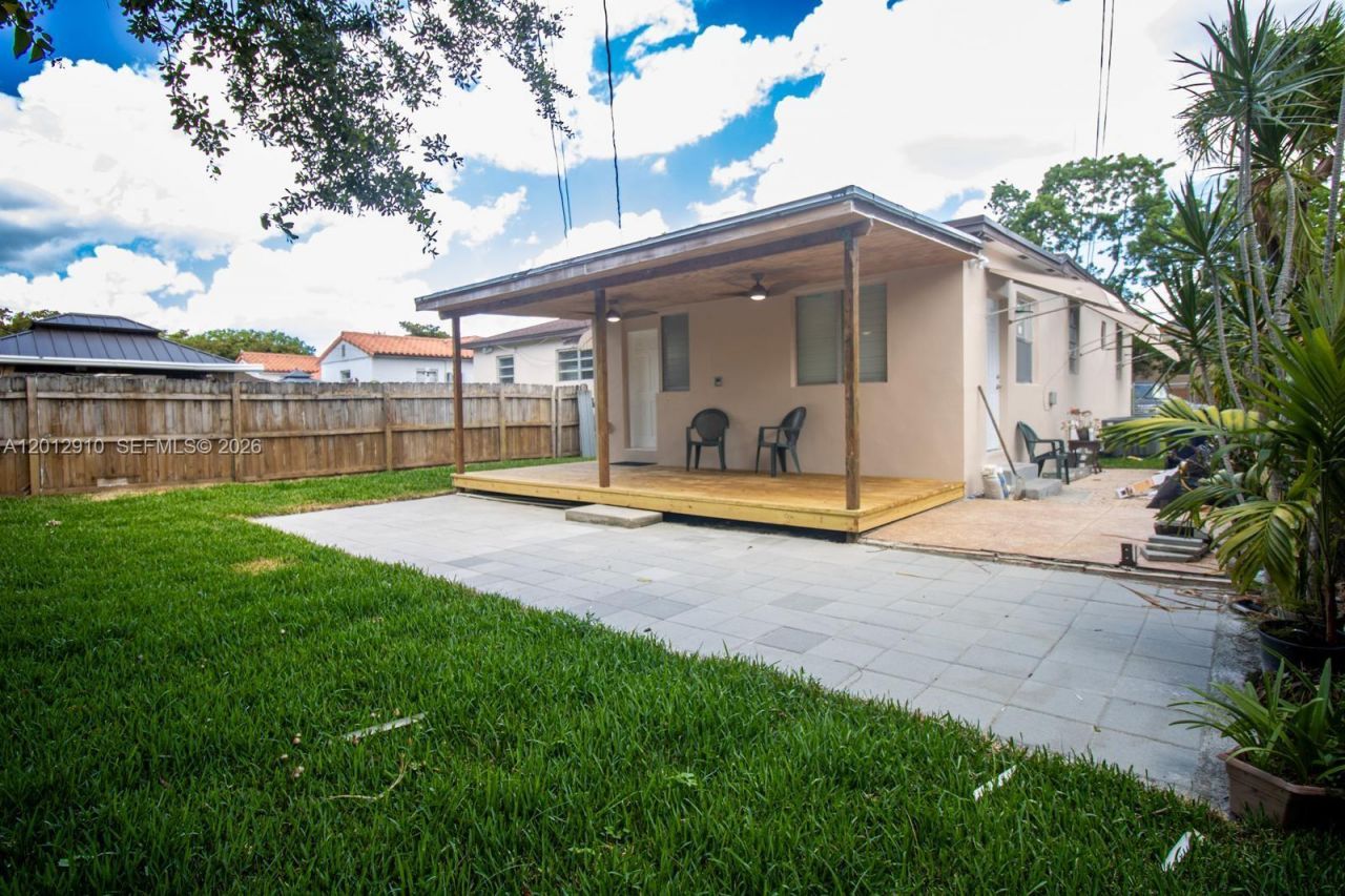 5860 SW 9th St, Unit A, West Miami, FL 33144 Photo