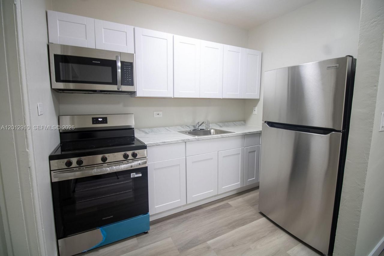 5860 SW 9th St, Unit A, West Miami, FL 33144 Photo
