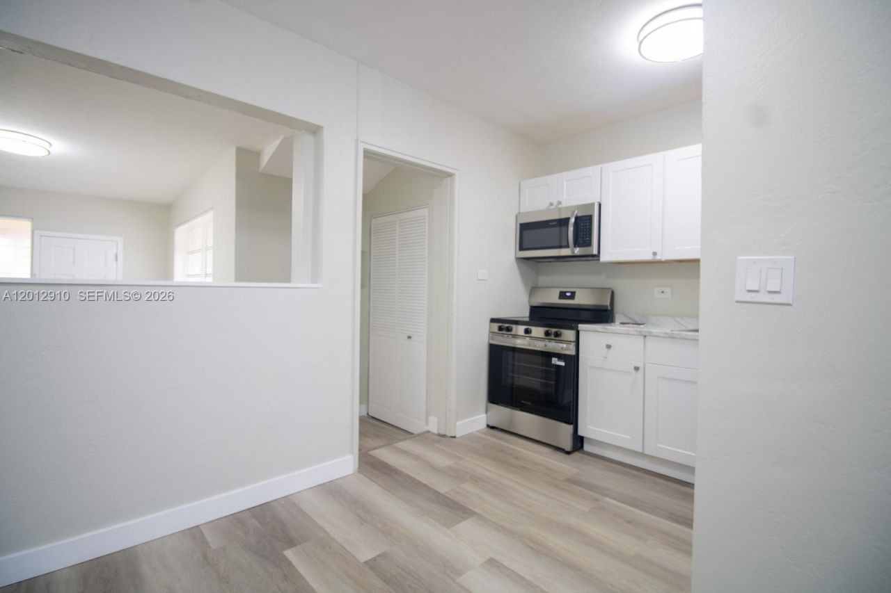 5860 SW 9th St, Unit A, West Miami, FL 33144 Photo
