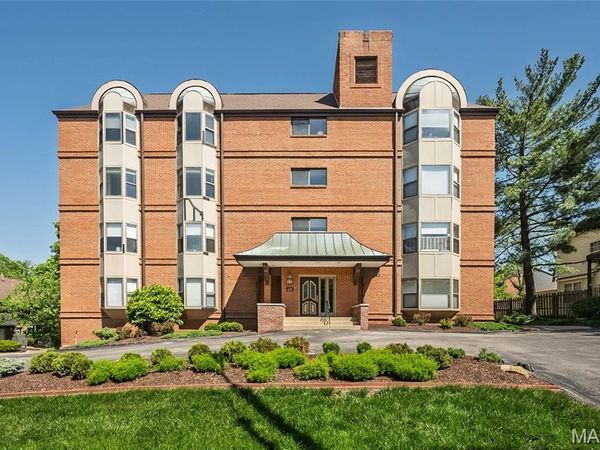 415 W Jefferson Avenue, Unit 301, Kirkwood, MO 63122