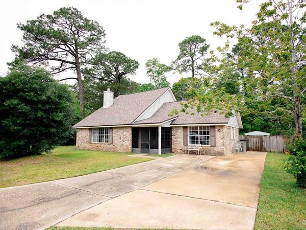 7674 Old Hickory Dr, Pensacola, FL 32507