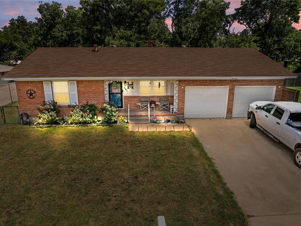 107 Woodard Avenue, Cleburne, TX 76033